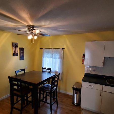 Comox Valley Inn & Suites Кортни Экстерьер фото