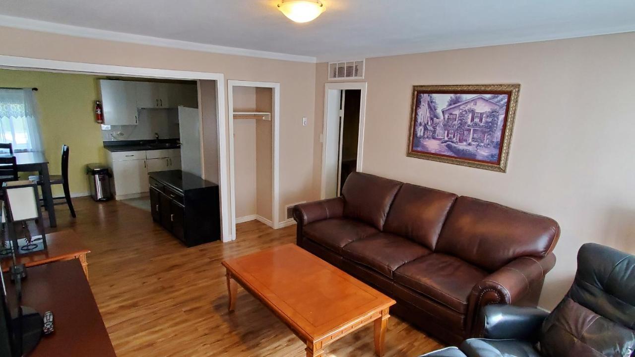 Comox Valley Inn & Suites Кортни Экстерьер фото