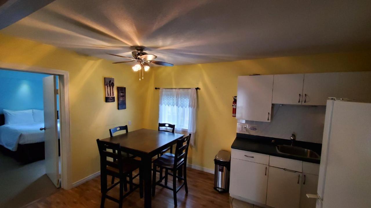 Comox Valley Inn & Suites Кортни Экстерьер фото