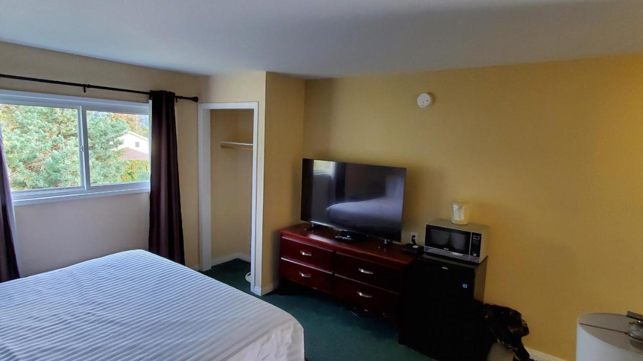 Comox Valley Inn & Suites Кортни Экстерьер фото