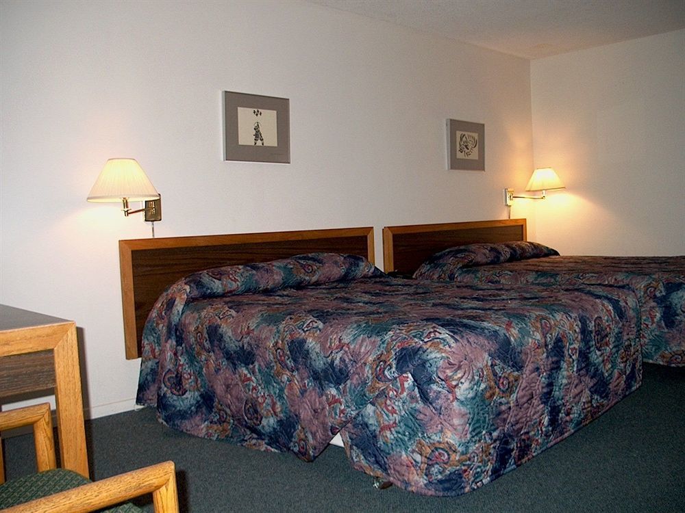 Comox Valley Inn & Suites Кортни Экстерьер фото