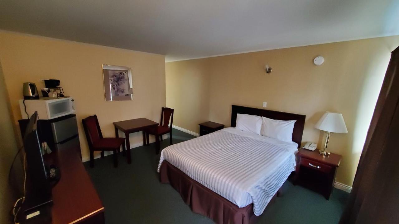Comox Valley Inn & Suites Кортни Экстерьер фото